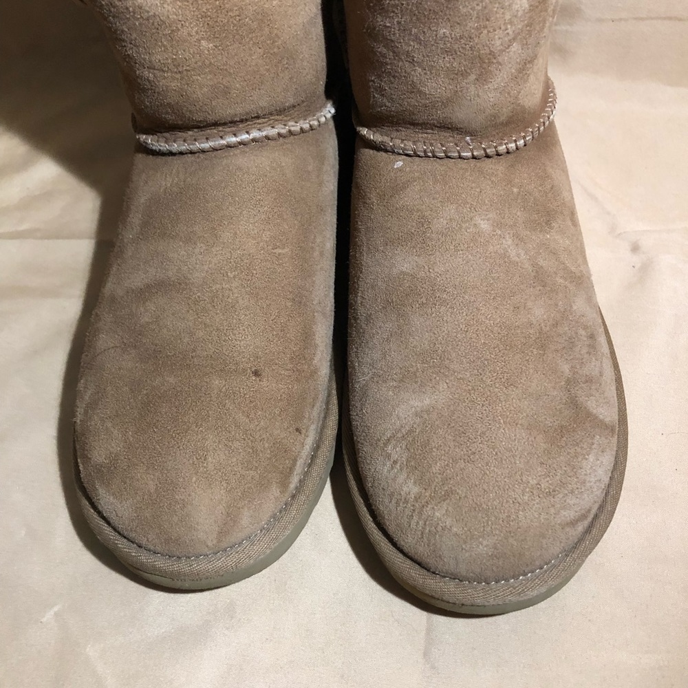 UGG Bailey Button II In Chestnut - Picture 8 of 10